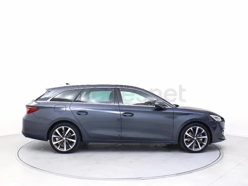 Usado Seat Leon FR 150 CV (110 kW) 2020 Gris / plata Familiar