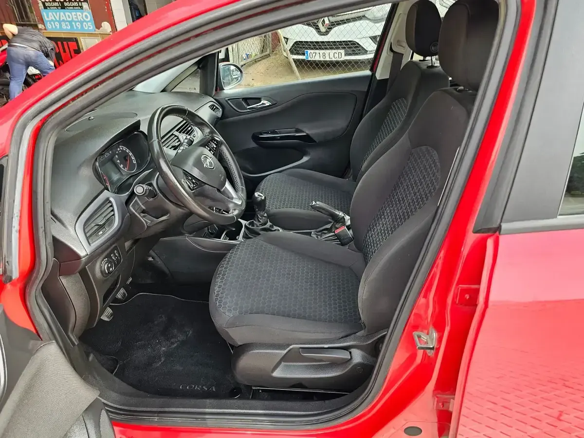 Usado Opel Corsa Selective 90 CV (66 kW) 2018 Rojo Utilitario