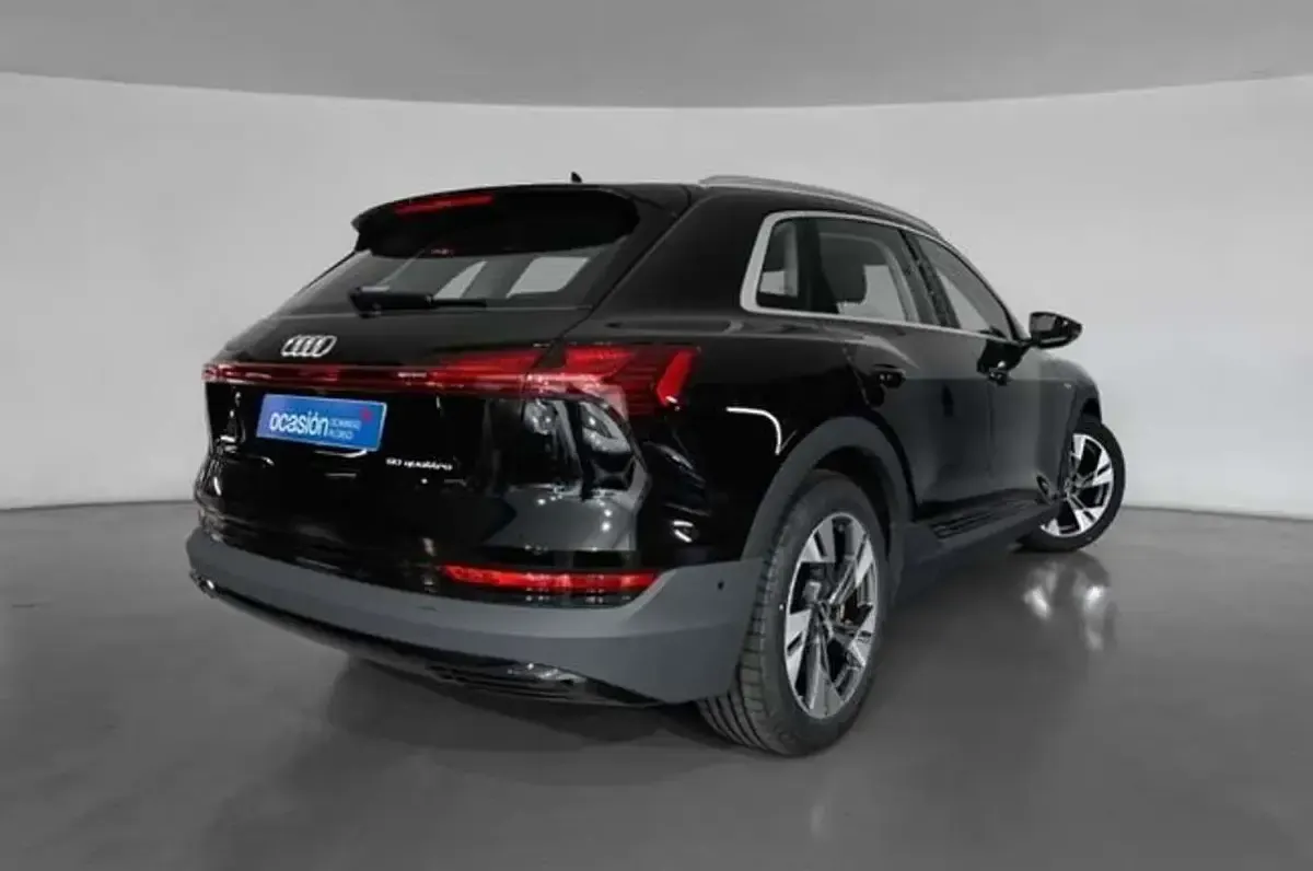 Usado Audi e-tron 230 kW (313 CV) 2022 Negro SUV