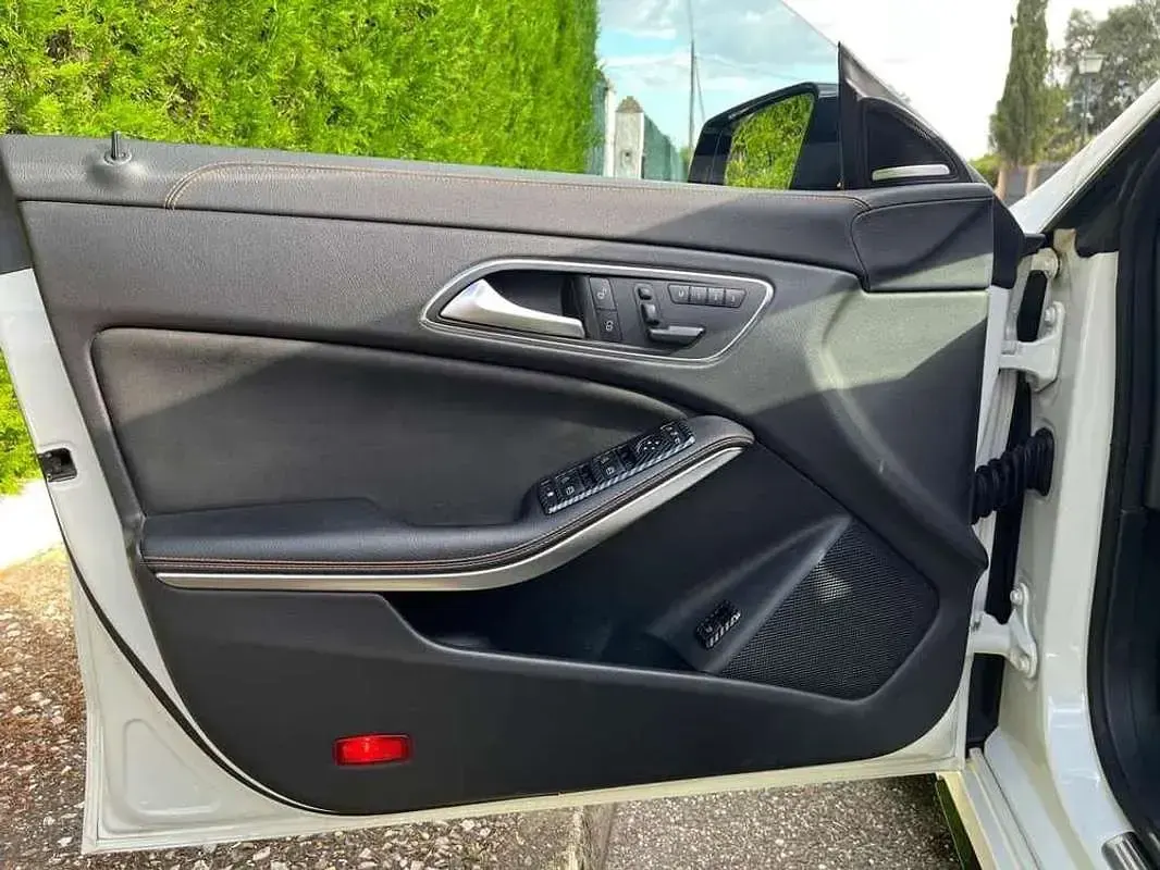 Usado Mercedes CLA45 AMG AMG 381 CV (280 kW) 2015 Blanco Coupe