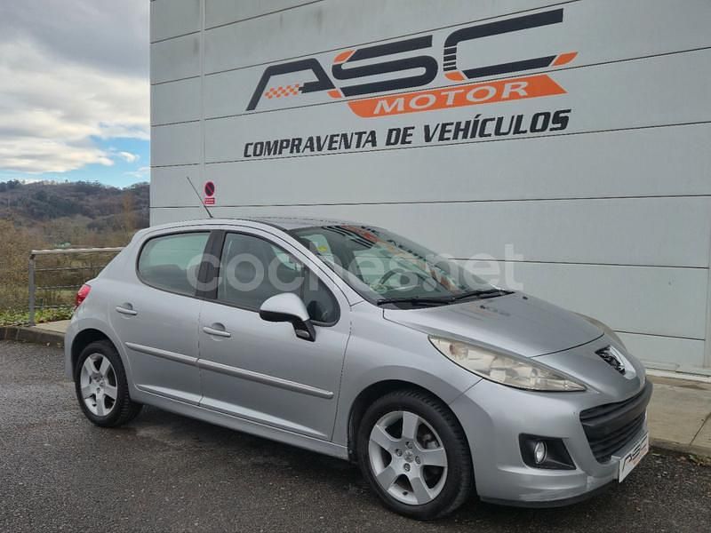 Gris / plata Usado 2011 Peugeot 207 Active Berlina | 4999 € (Precio justo) - Imagen 1/4
