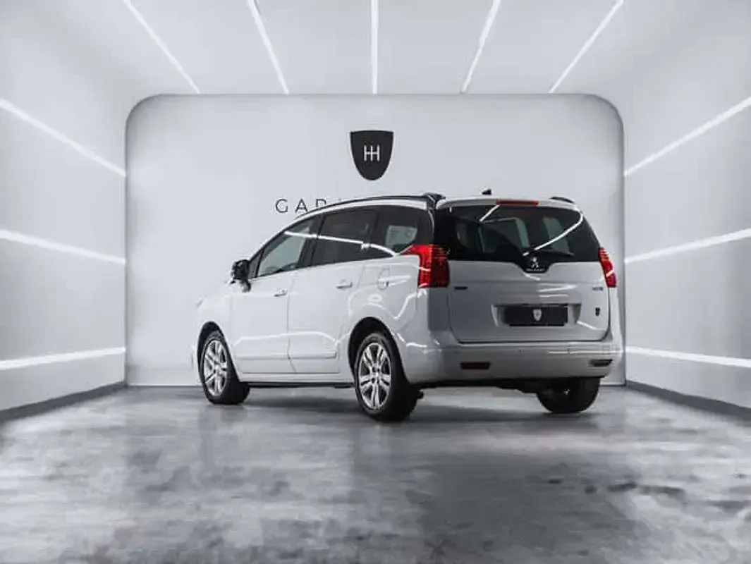Usado Peugeot 5008 Allure 150 CV (110 kW) 2016 Blanco Monovolumen