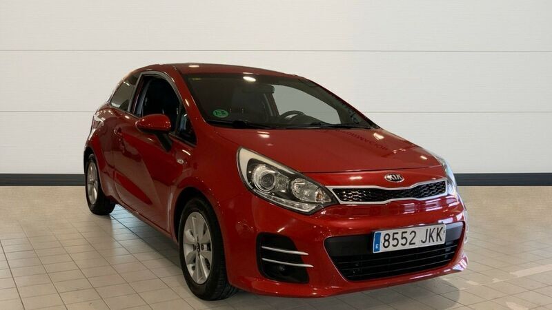 Rojo Usado 2015 Kia Rio Utilitario | 8500 € (Precio justo) - Imagen 1/4