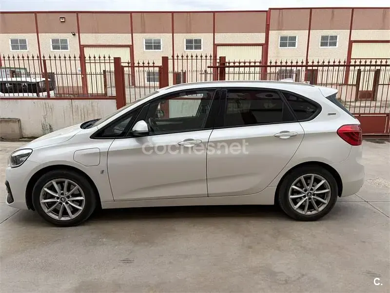 Usado BMW 225 Active Tourer iPerformance 224 CV (164 kW) 2019 Blanco Monovolumen