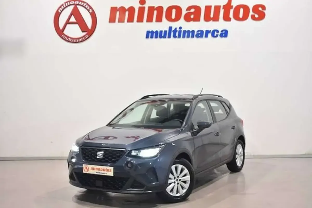 Usado Seat Arona Style 95 CV (69 kW) 2024 Gris SUV