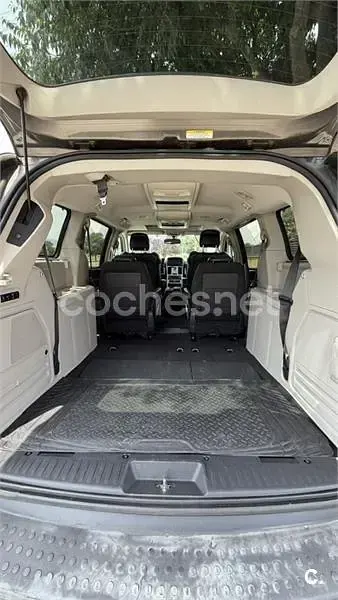 Usado Chrysler Grand Voyager Limited 163 CV (119 kW) 2011 Gris / plata Monovolumen