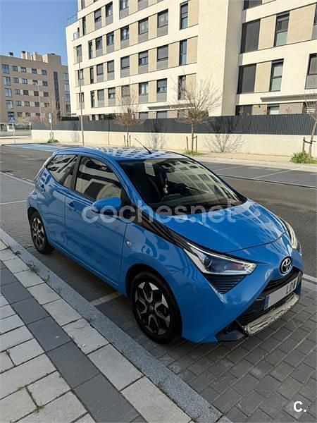 Usado Toyota Aygo X-play 72 CV (52 kW) 2020 Azul Utilitario