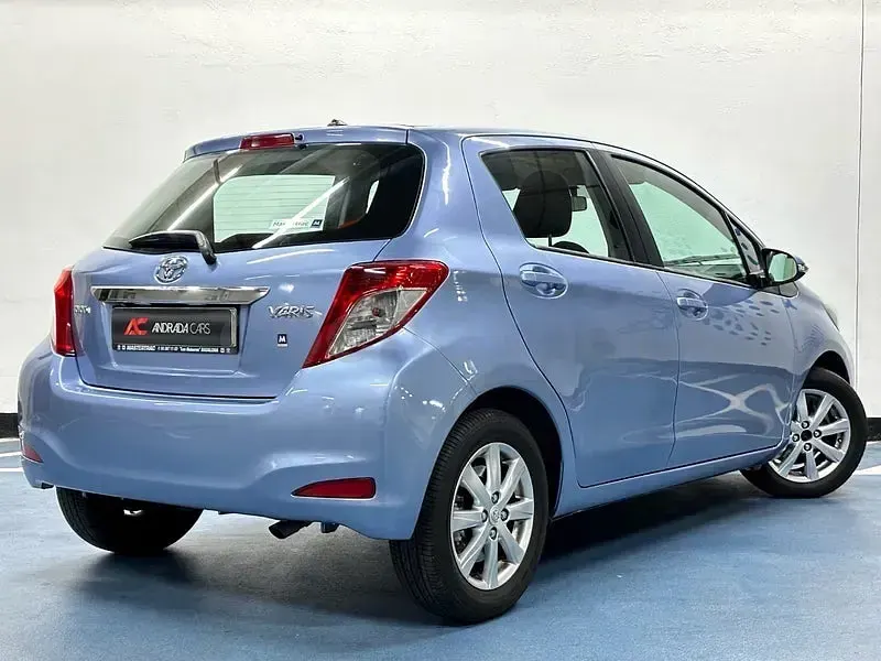 Usado Toyota Yaris Active 99 CV (72 kW) 2012 Azul Utilitario