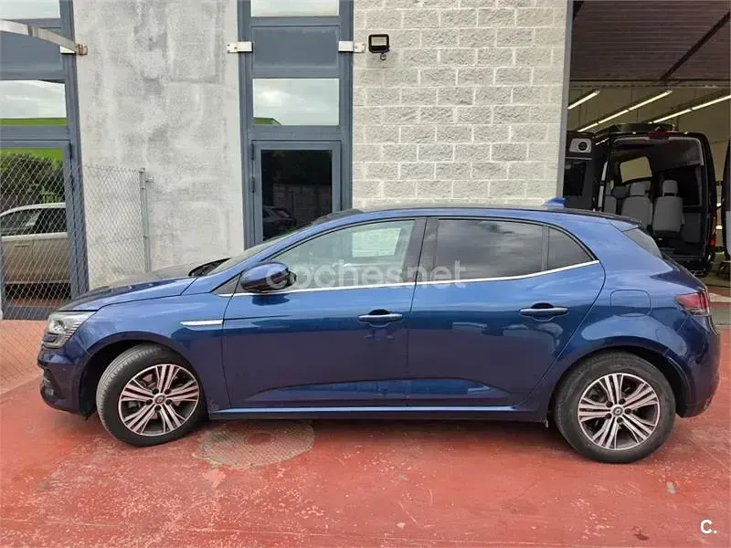 Usado Renault Mégane Intens 160 CV (117 kW) 2021 Azul Berlina