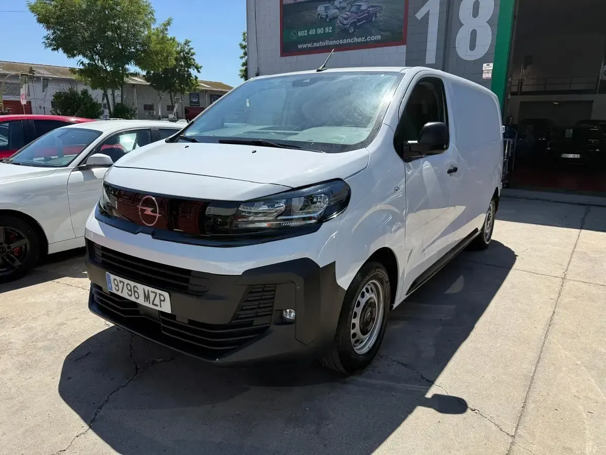 Usado Opel Vivaro 120 CV (88 kW) 2025 Blanco Monovolumen