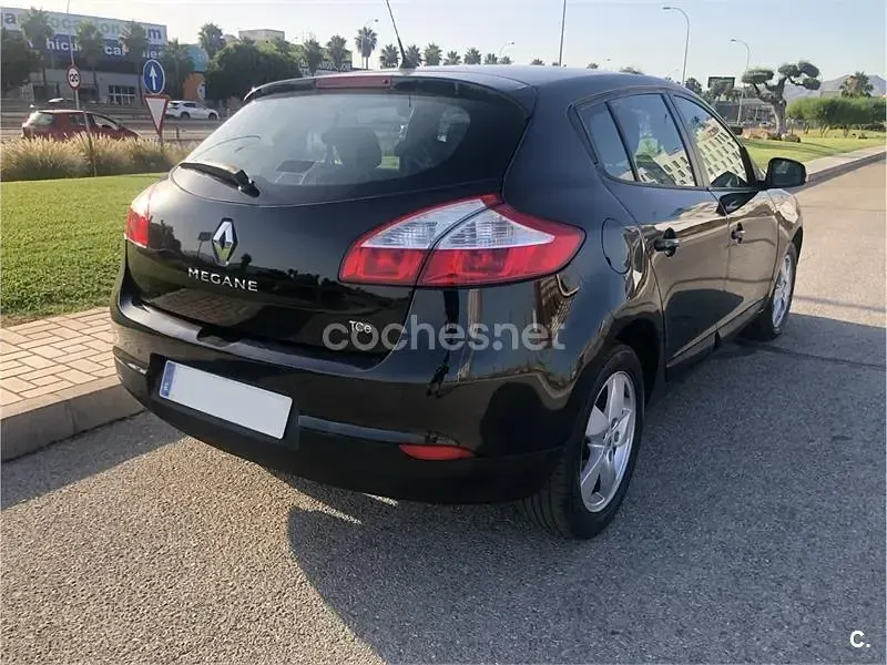 Usado Renault Mégane III Dynamique 115 CV (84 kW) 2013 Negro Berlina