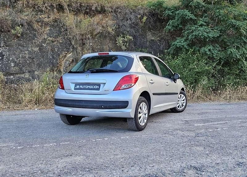 Usado Peugeot 207 73 CV (53 kW) 2010 Gris Utilitario