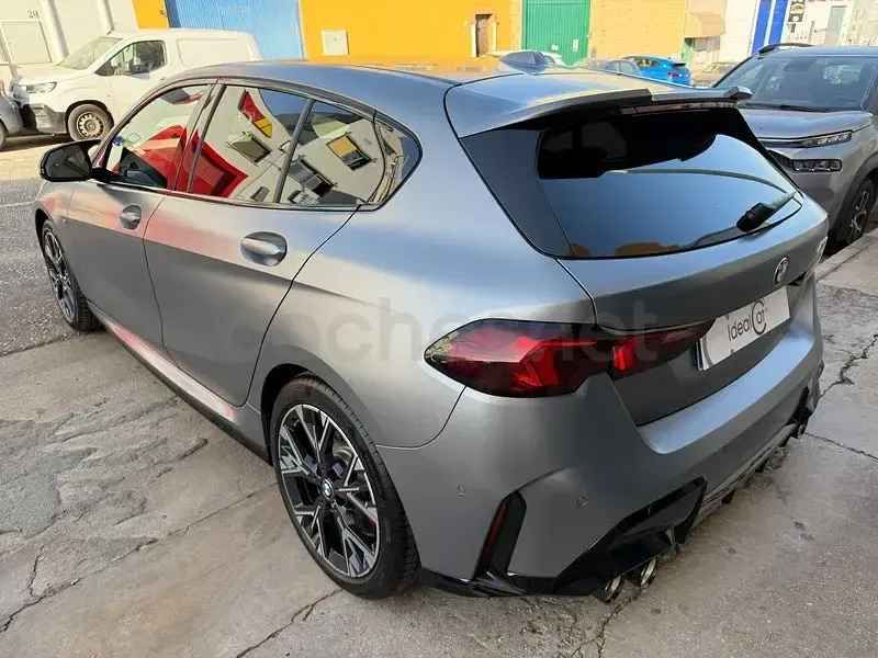 Usado BMW M135 Comfort Edition 300 CV (220 kW) 2025 Gris / plata Utilitario