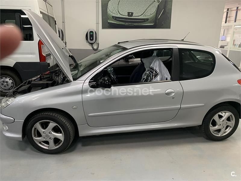 Gris / plata Usado 1999 Peugeot 206 Berlina | 3000 € (Precio justo) - Imagen 1/4