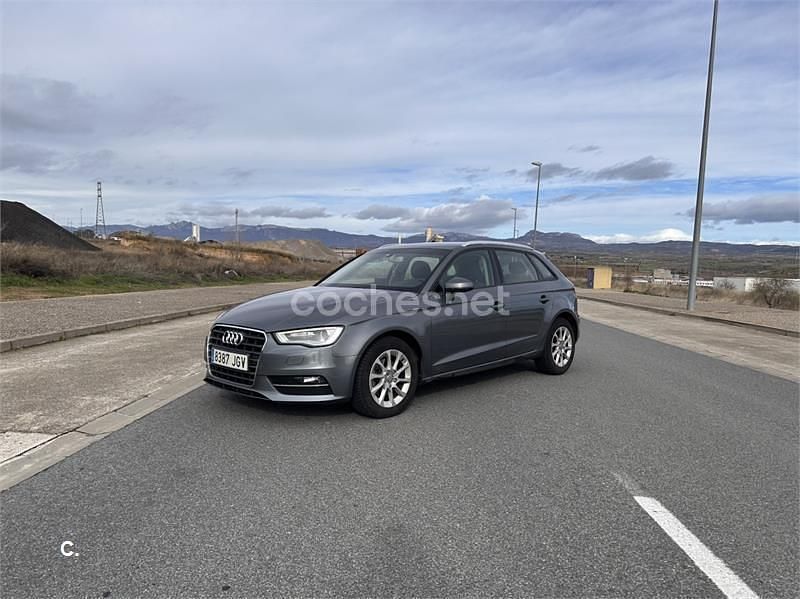 Usado Audi A3 110 CV (80 kW) 2015 Gris / plata Berlina