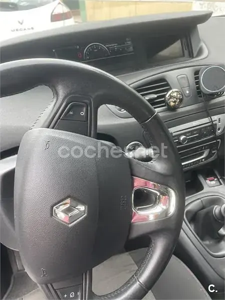 Usado Renault Scenic E-Tech 95 CV (69 kW) 2015 Granate Monovolumen