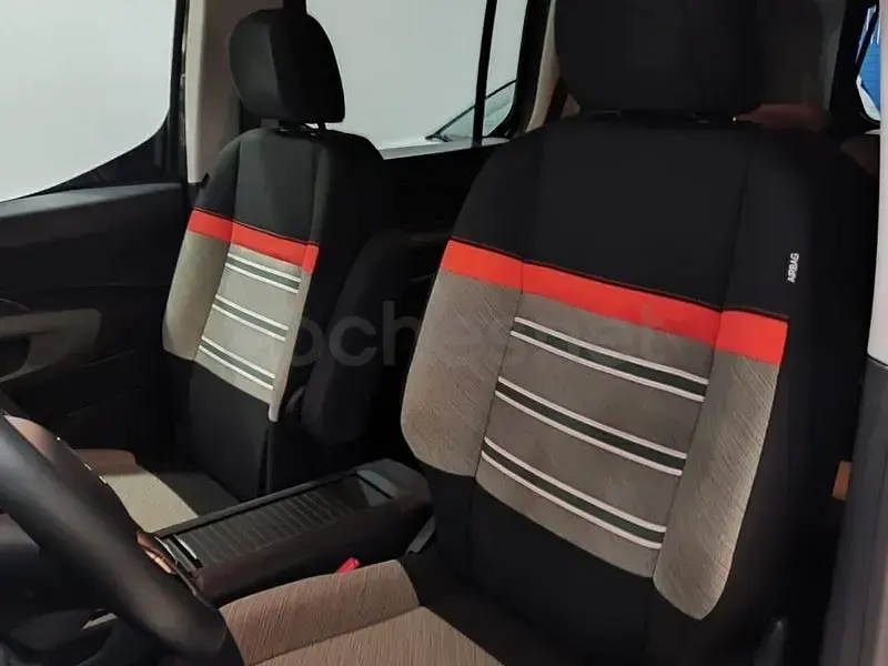 Usado Citroën e-Berlingo Shine 130 CV (95 kW) 2021 Gris / plata Monovolumen