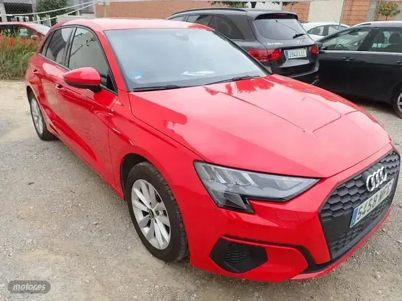 Usado Audi A3 110 CV (80 kW) 2023 Rojo Berlina
