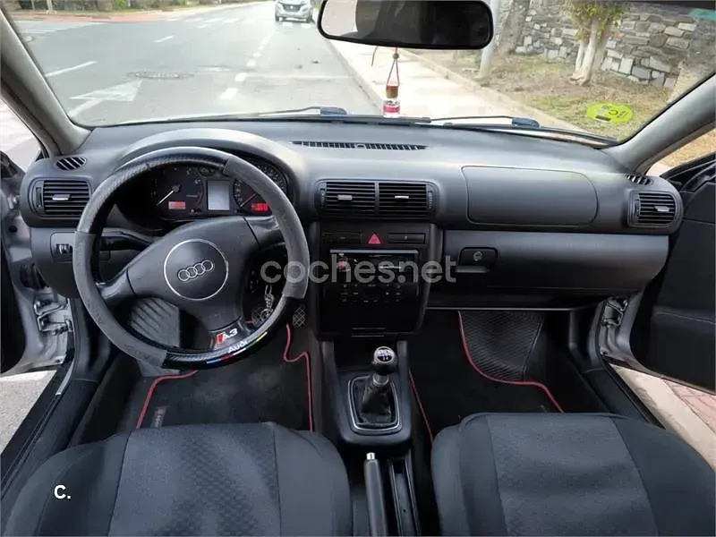 Usado Audi A3 Ambiente 101 CV (74 kW) 2000 Gris / plata Utilitario
