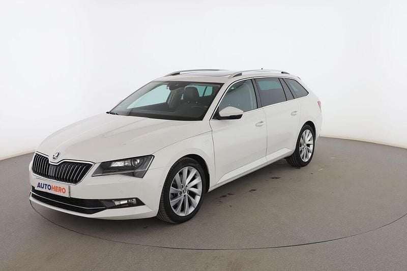 Blanco Usado 2016 Skoda Superb LAURIN & KLEMENT Familiar | 20.299 € (Precio justo) - Imagen 1/3