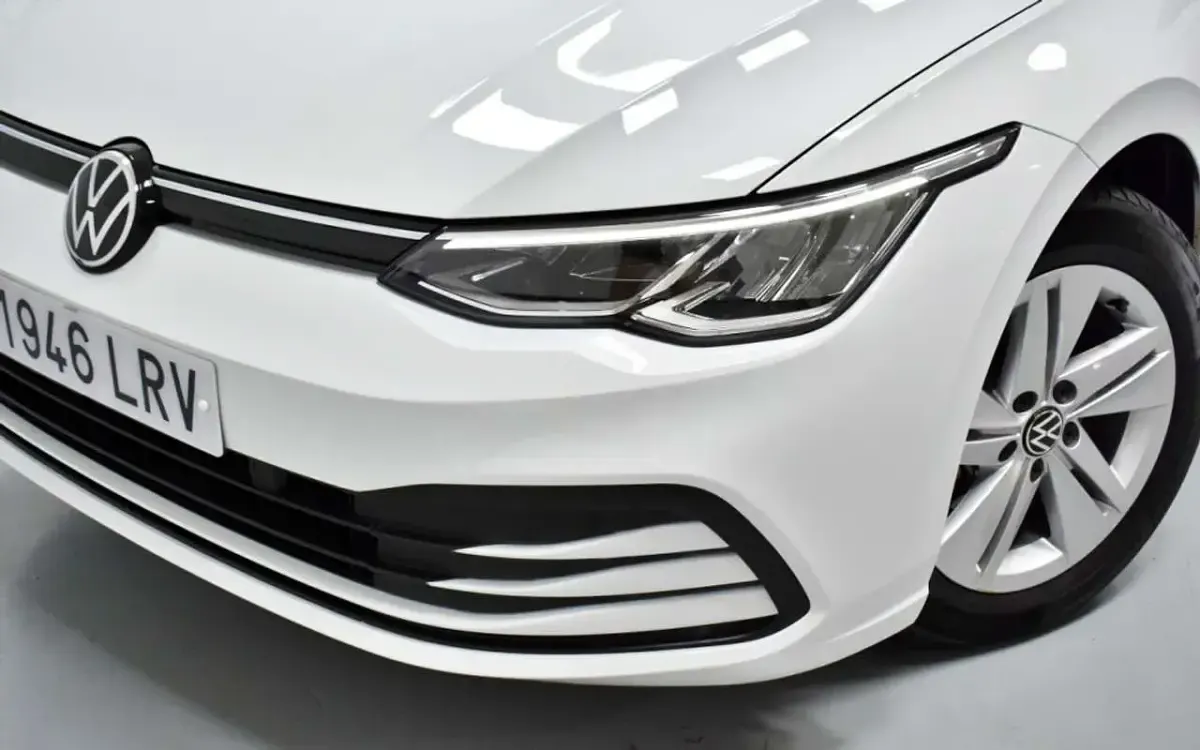Usado VW Golf VII Life 150 CV (110 kW) 2021 Blanco Utilitario
