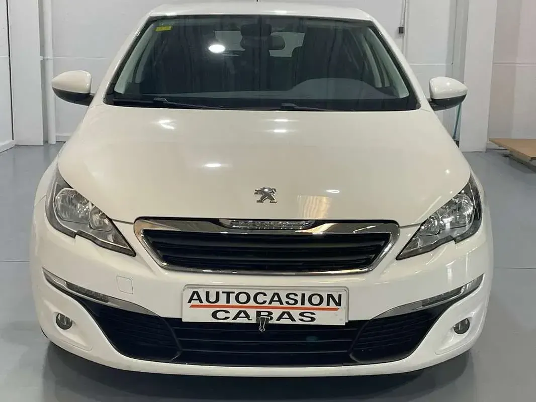 Usado Peugeot 308 Style 99 CV (72 kW) 2015 Blanco Utilitario