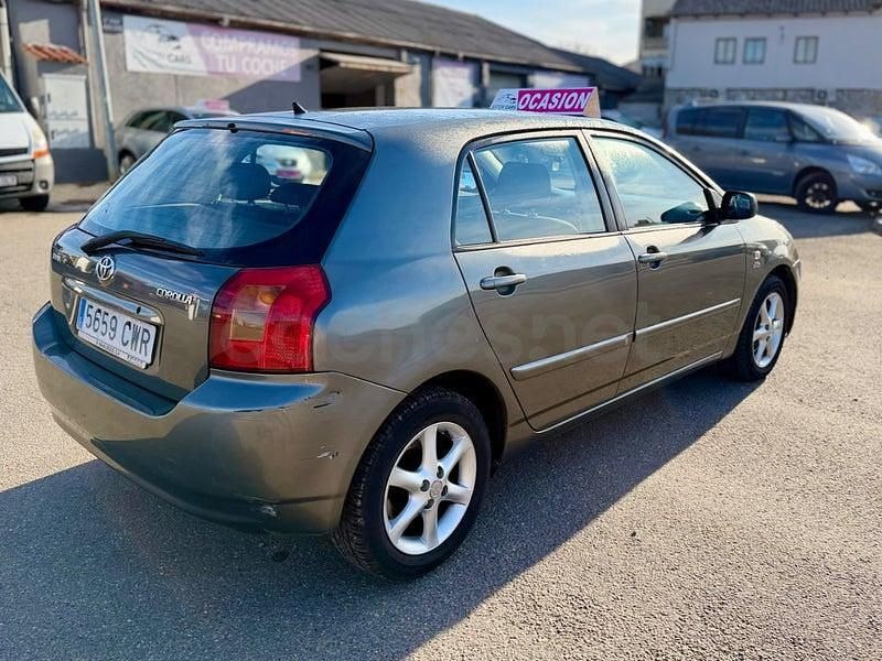 Usado Toyota Corolla Terra 90 CV (66 kW) 2004 Beige Berlina
