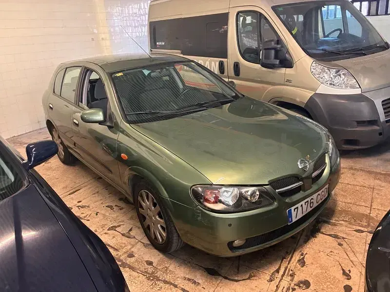 Usado Nissan Almera Acenta 110 CV (80 kW) 2003 Verde Berlina