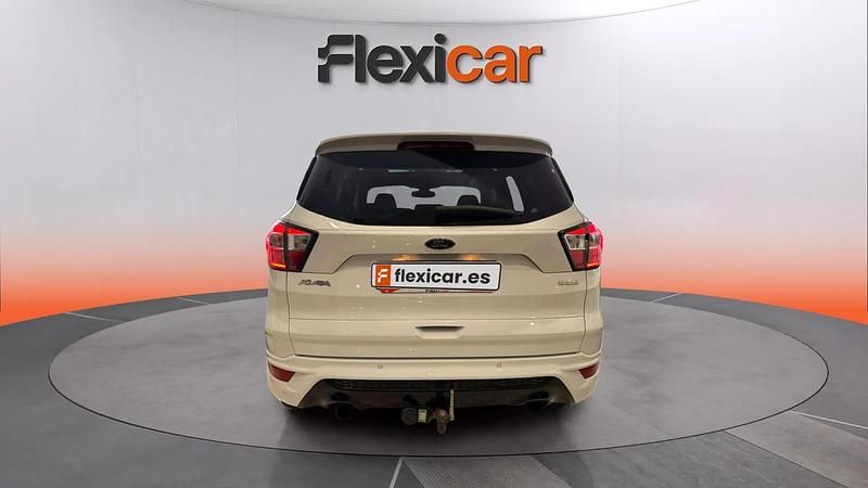 Usado Ford Kuga ST-Line 182 CV (133 kW) 2018 Blanco SUV