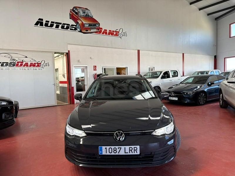 Usado VW Golf VIII Life 115 CV (84 kW) 2021 Gris / plata Familiar