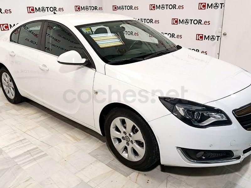 Usado Opel Insignia Excellence 140 HP (102 kW) 2013 Branco Sedan