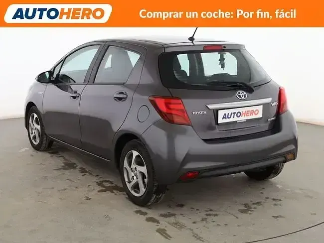 Usado Toyota Yaris Active 101 CV (74 kW) 2017 Gris Utilitario