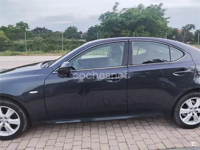 Usado Lexus IS220d Luxury Line 177 CV (130 kW) 2006 Gris / plata Berlina