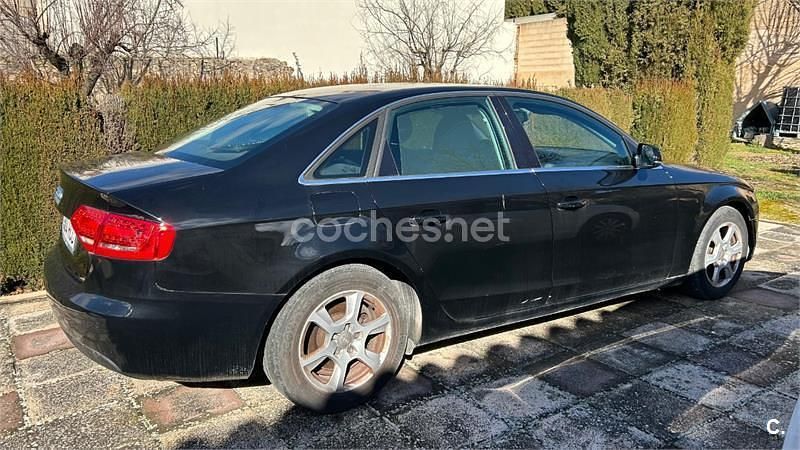 Usado Audi A4 136 CV (100 kW) 2011 Negro Berlina