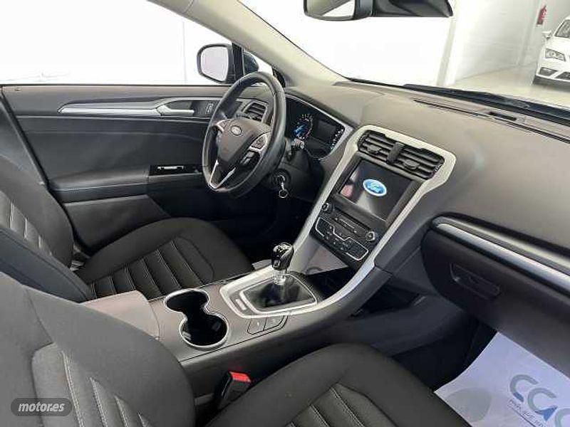 Usado Ford Mondeo Trend 150 CV (110 kW) 2019 Azul Berlina