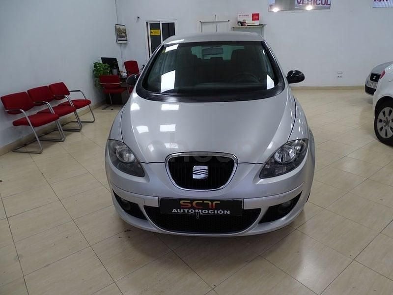 Usado Seat Altea Reference 105 CV (77 kW) 2006 Gris / plata Monovolumen