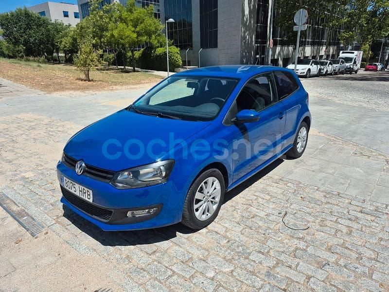 Azul Usado 2013 VW Polo Advance Berlina | 5600 € (Buen precio) - Imagen 1/4