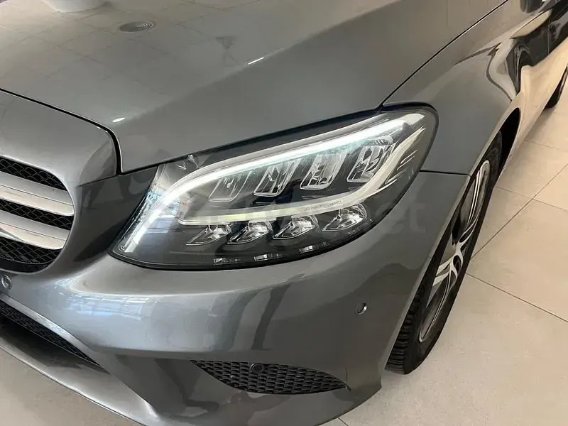 Usado Mercedes C200 184 CV (135 kW) 2021 Gris / plata Berlina