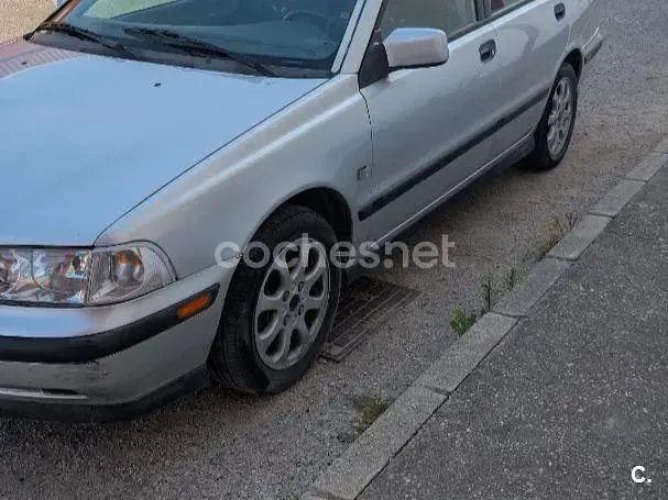 Usado Volvo S40 95 CV (69 kW) 2000 Gris / plata Berlina