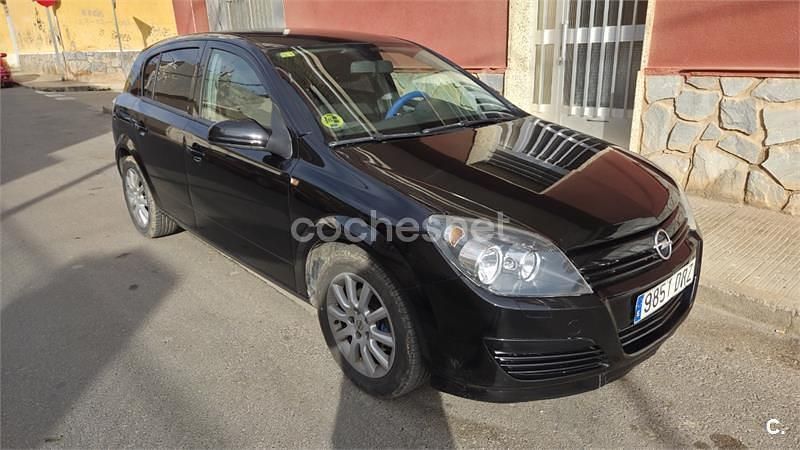 Negro Usado 2005 Opel Astra Enjoy Berlina | 3000 € (Precio justo) - Imagen 1/4
