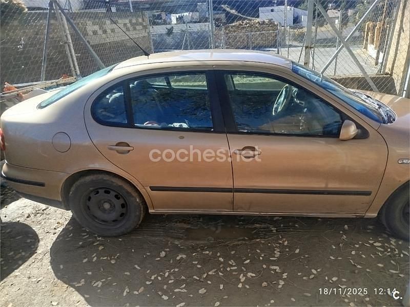 Usado Seat Toledo Sport 110 CV (80 kW) 1999 Beige Berlina