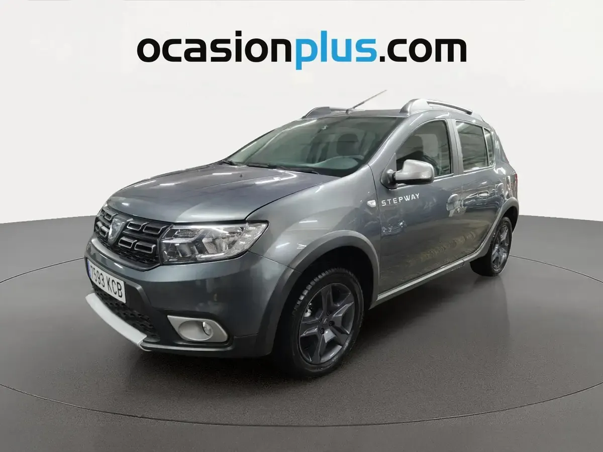Usado Dacia Sandero 90 CV (66 kW) 2017 Gris Utilitario