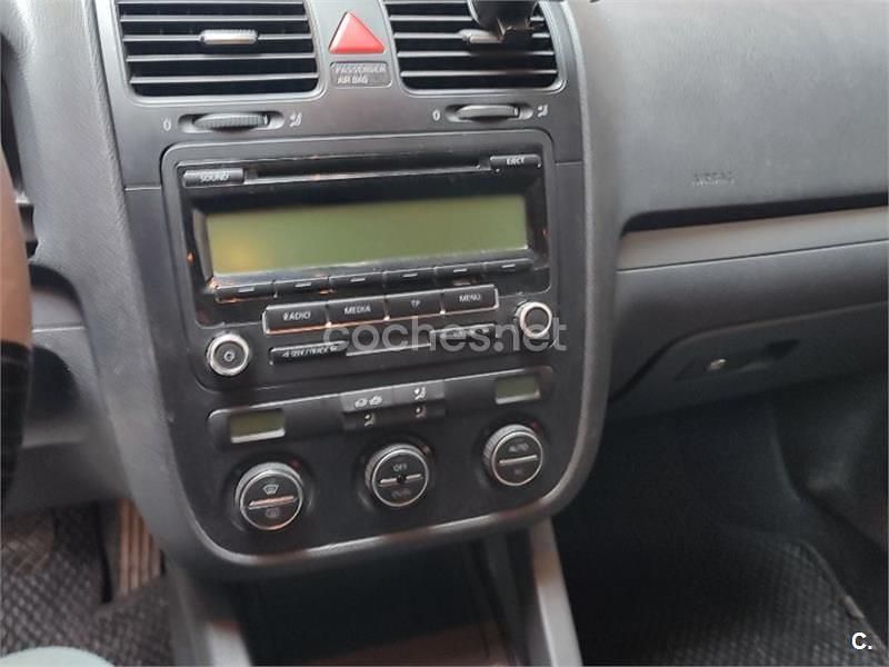 Usado VW Golf V Edition 105 CV (77 kW) 2009 Gris / plata Familiar