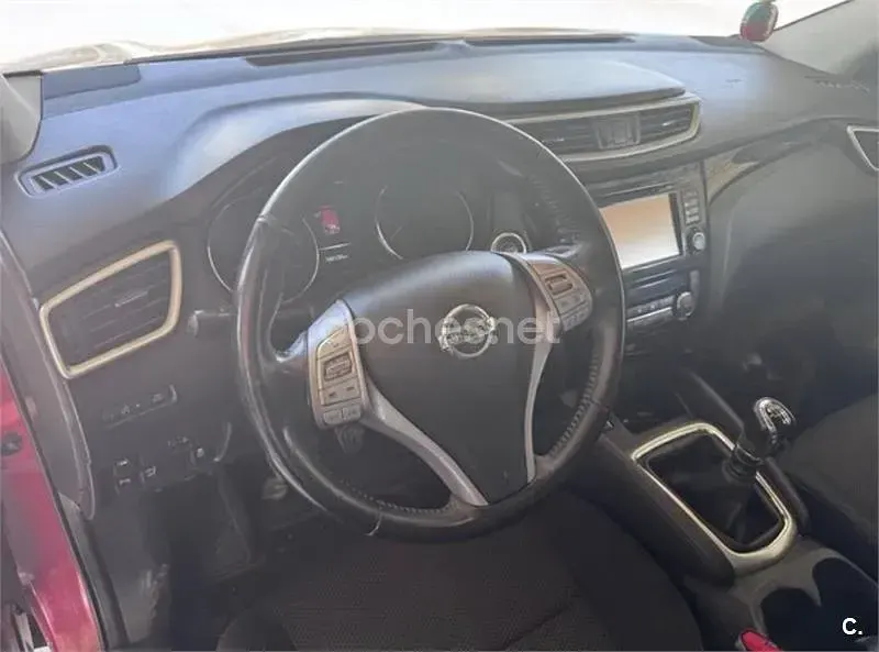 Usado Nissan Qashqai 360º 115 CV (84 kW) 2015 Granate SUV