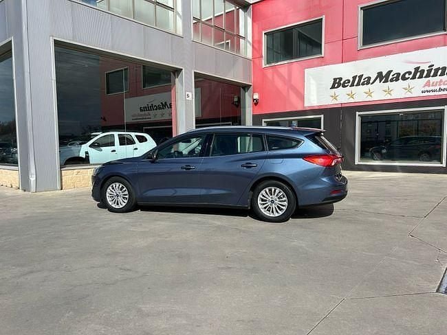 Usado Ford Focus Titanium 120 CV (88 kW) 2020 Azul Familiar