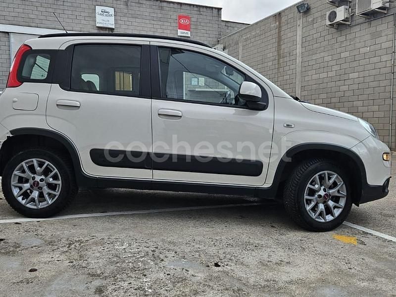 Usado Fiat Panda 4x4 85 CV (62 kW) 2017 Beige Utilitario