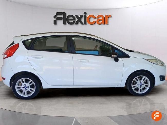Usado Ford Fiesta Trend 95 CV (69 kW) 2017 Blanco Utilitario