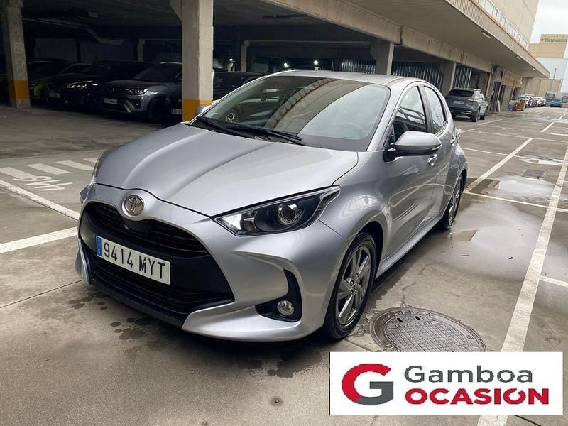 Usado Toyota Yaris Hybrid Active 116 CV (85 kW) 2025 Gris