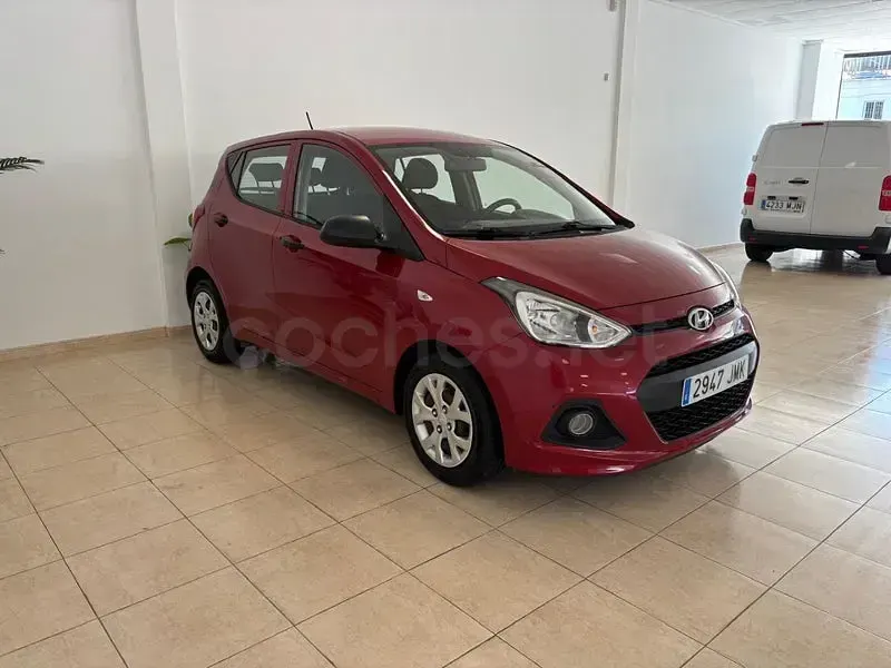 Usado Hyundai i10 66 CV (48 kW) 2016 Granate Utilitario