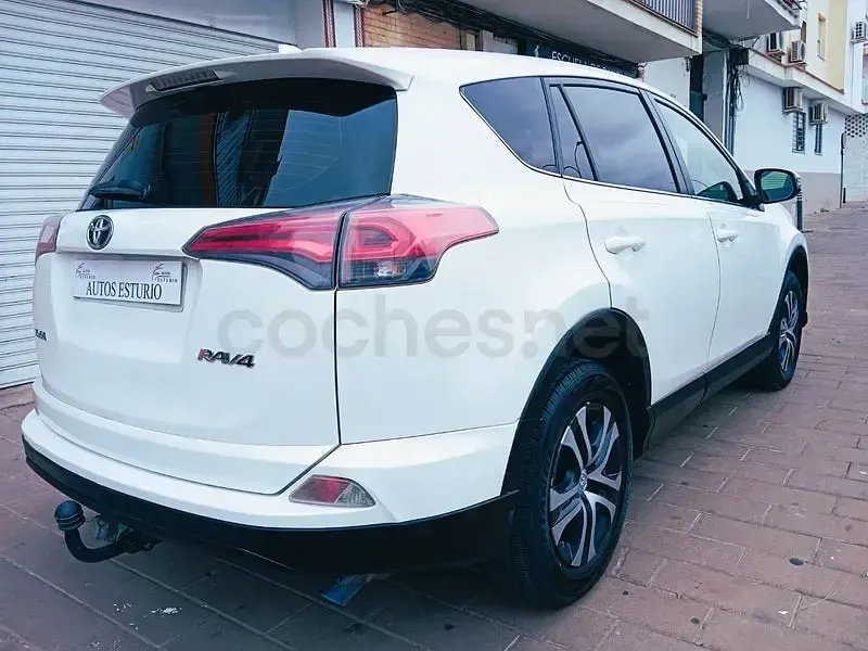 Usado Toyota RAV4 Advance 143 CV (105 kW) 2017 Blanco SUV
